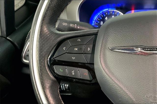 2021 Chrysler Pacifica Vehicle Photo in Lees Summit, MO 64086