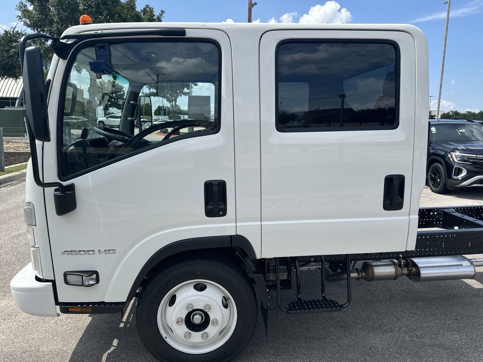 2025 Chevrolet Low Cab Forward 4500 Vehicle Photo in GEORGETOWN, TX 78626-7508