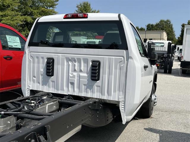 2024 Chevrolet Silverado 3500 HD Chassis Cab Vehicle Photo in ALCOA, TN 37701-3235