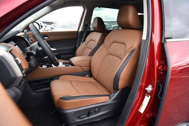 2025 Nissan Pathfinder Vehicle Photo in Ballwin, MO 63011