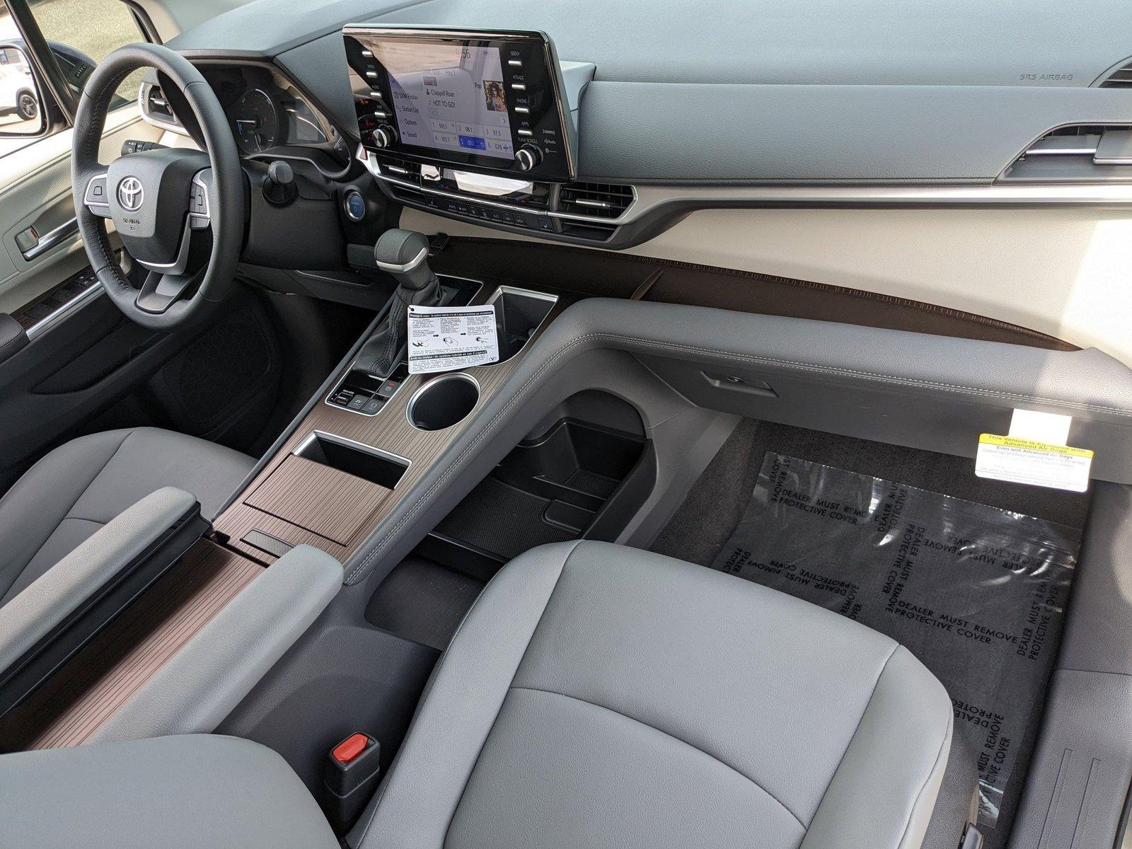 2024 Toyota Sienna Vehicle Photo in ORLANDO, FL 32808-7998