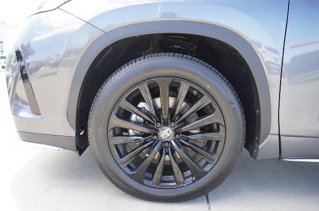 2024 Toyota Highlander Vehicle Photo in Riverdale, UT 84405