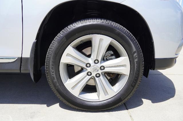 2013 Toyota Highlander Vehicle Photo in Riverdale, UT 84405