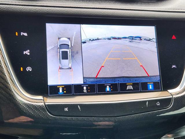 2022 Cadillac XT6 Vehicle Photo in DENTON, TX 76210-9321
