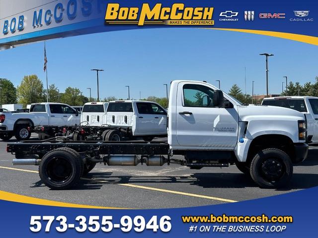 2024 Chevrolet Silverado 5500 HD Vehicle Photo in COLUMBIA, MO 65203-3903