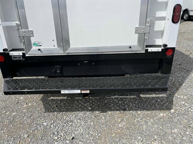 2025 Chevrolet Express Cutaway 3500 Vehicle Photo in ALCOA, TN 37701-3235