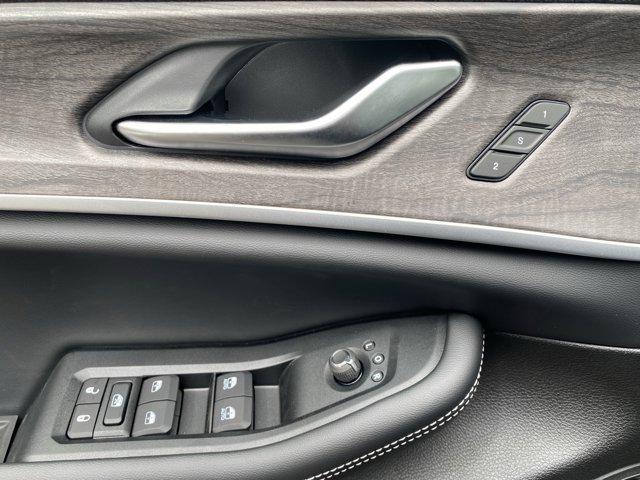 2025 Jeep Grand Cherokee Vehicle Photo in Doylsetown, PA 18901