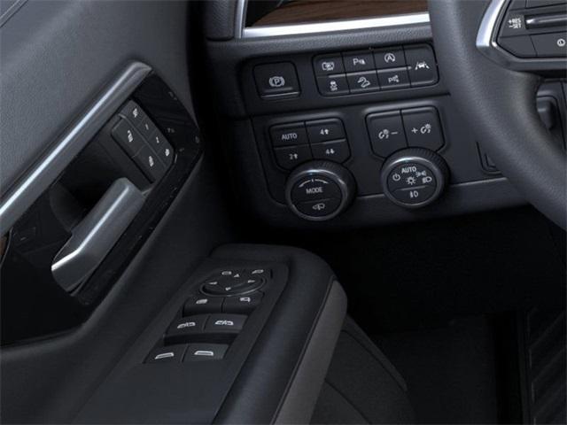 2025 Chevrolet Suburban Vehicle Photo in ENGLEWOOD, CO 80113-6708