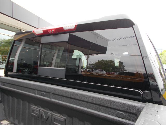 2025 GMC Sierra 2500 HD Vehicle Photo in LOWELL, MA 01852-4336