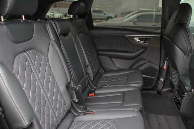 2024 Audi SQ7 Vehicle Photo in SUGAR LAND, TX 77478