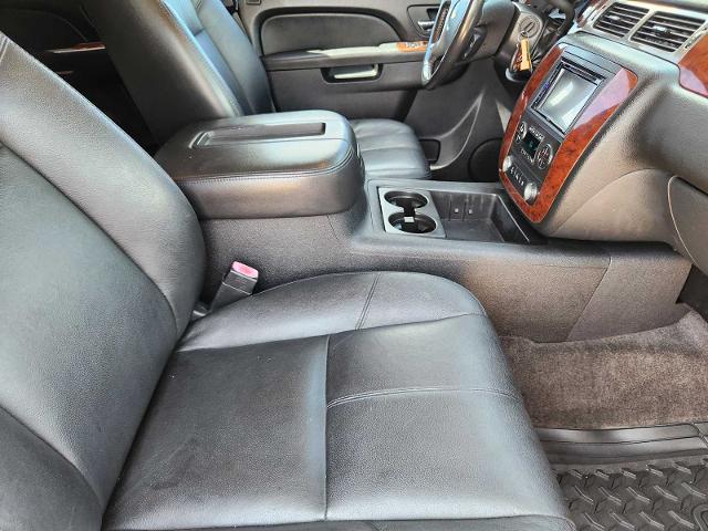 2011 Chevrolet Suburban Vehicle Photo in DENTON, TX 76210-9321