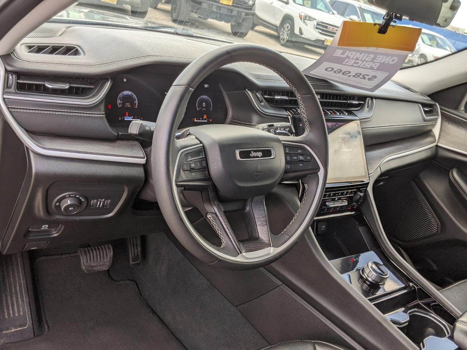 2023 Jeep Grand Cherokee Vehicle Photo in Seguin, TX 78155