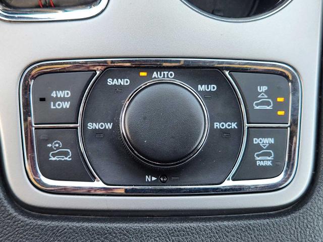 2017 Jeep Grand Cherokee Vehicle Photo in DENTON, TX 76210-9321