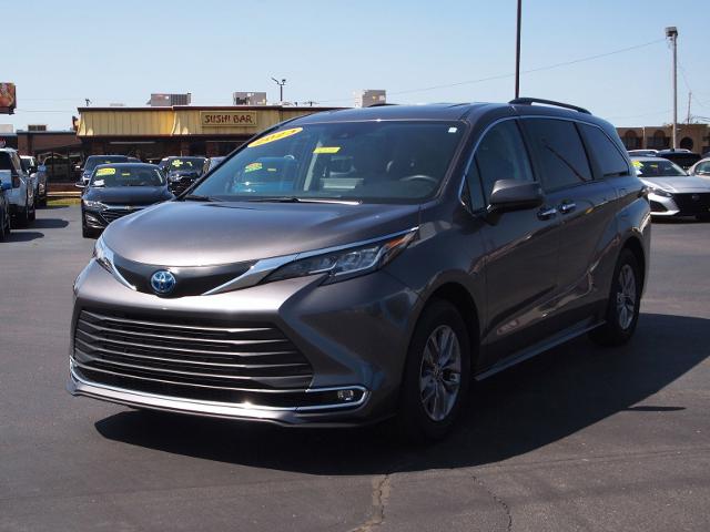 2023 Toyota Sienna Vehicle Photo in MADISON, IN 47250-1611