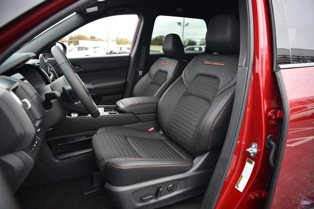 2025 Nissan Pathfinder Vehicle Photo in Ballwin, MO 63011