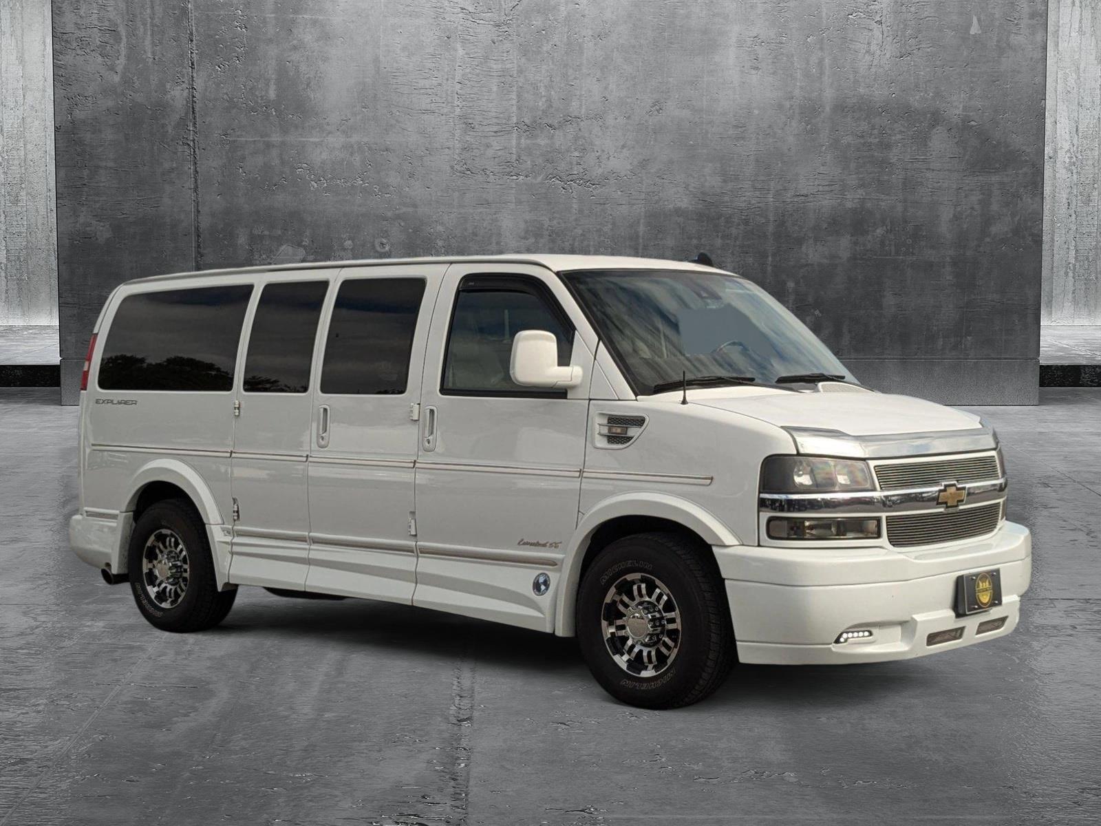 2021 Chevrolet Express Passenger Vehicle Photo in St. Petersburg, FL 33713