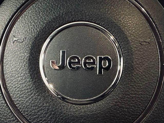 2012 Jeep Grand Cherokee Vehicle Photo in MEDINA, OH 44256-9631