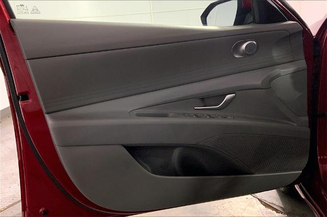 2024 Hyundai ELANTRA Vehicle Photo in Lees Summit, MO 64086