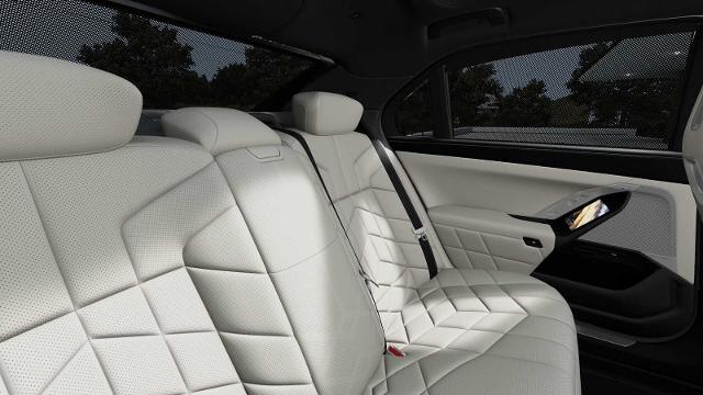 2025 BMW 750e xDrive Vehicle Photo in GRAPEVINE, TX 76051