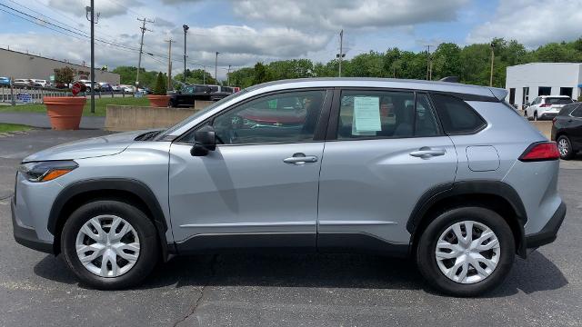 2024 Toyota Corolla Cross Vehicle Photo in MOON TOWNSHIP, PA 15108-2571