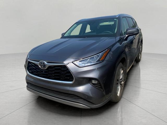 2022 Toyota Highlander Vehicle Photo in APPLETON, WI 54914-8833