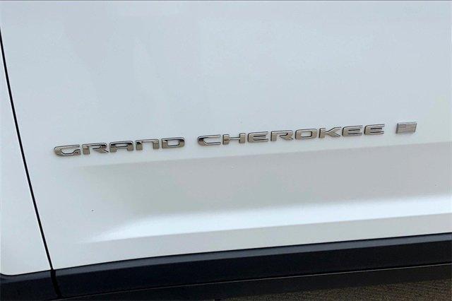2023 Jeep Grand Cherokee L Vehicle Photo in TOPEKA, KS 66609-0000