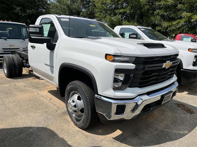 2024 Chevrolet Silverado 3500 HD Chassis Cab Vehicle Photo in ALCOA, TN 37701-3235