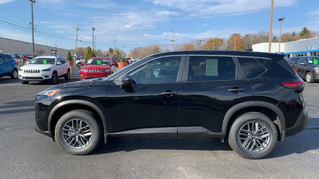 2021 Nissan Rogue Vehicle Photo in MOON TOWNSHIP, PA 15108-2571