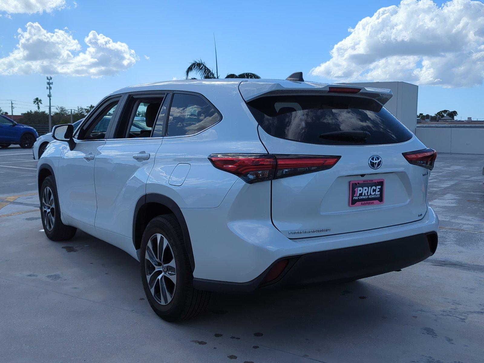 2023 Toyota Highlander Vehicle Photo in Ft. Myers, FL 33907