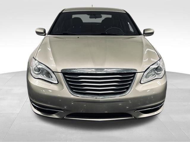 2013 Chrysler 200 Vehicle Photo in MEDINA, OH 44256-9631