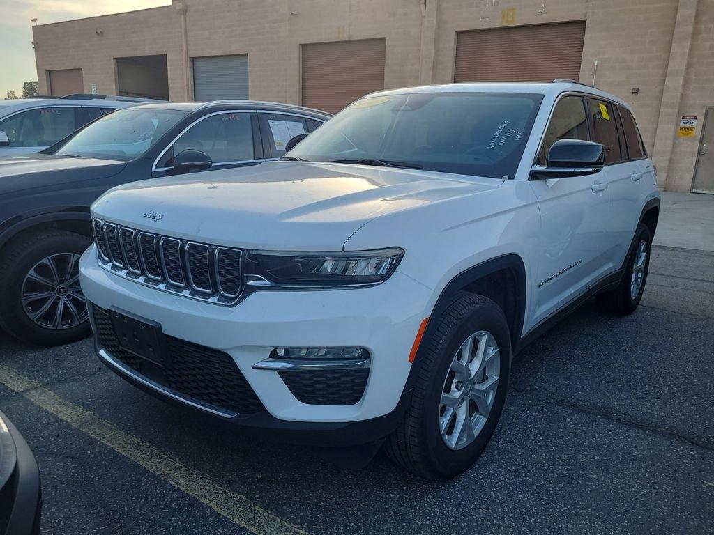 2023 Jeep Grand Cherokee Vehicle Photo in Cedar Rapids, IA 52402