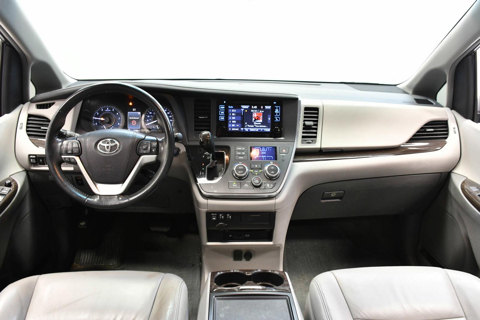 2017 Toyota Sienna Vehicle Photo in DALLAS, TX 75235