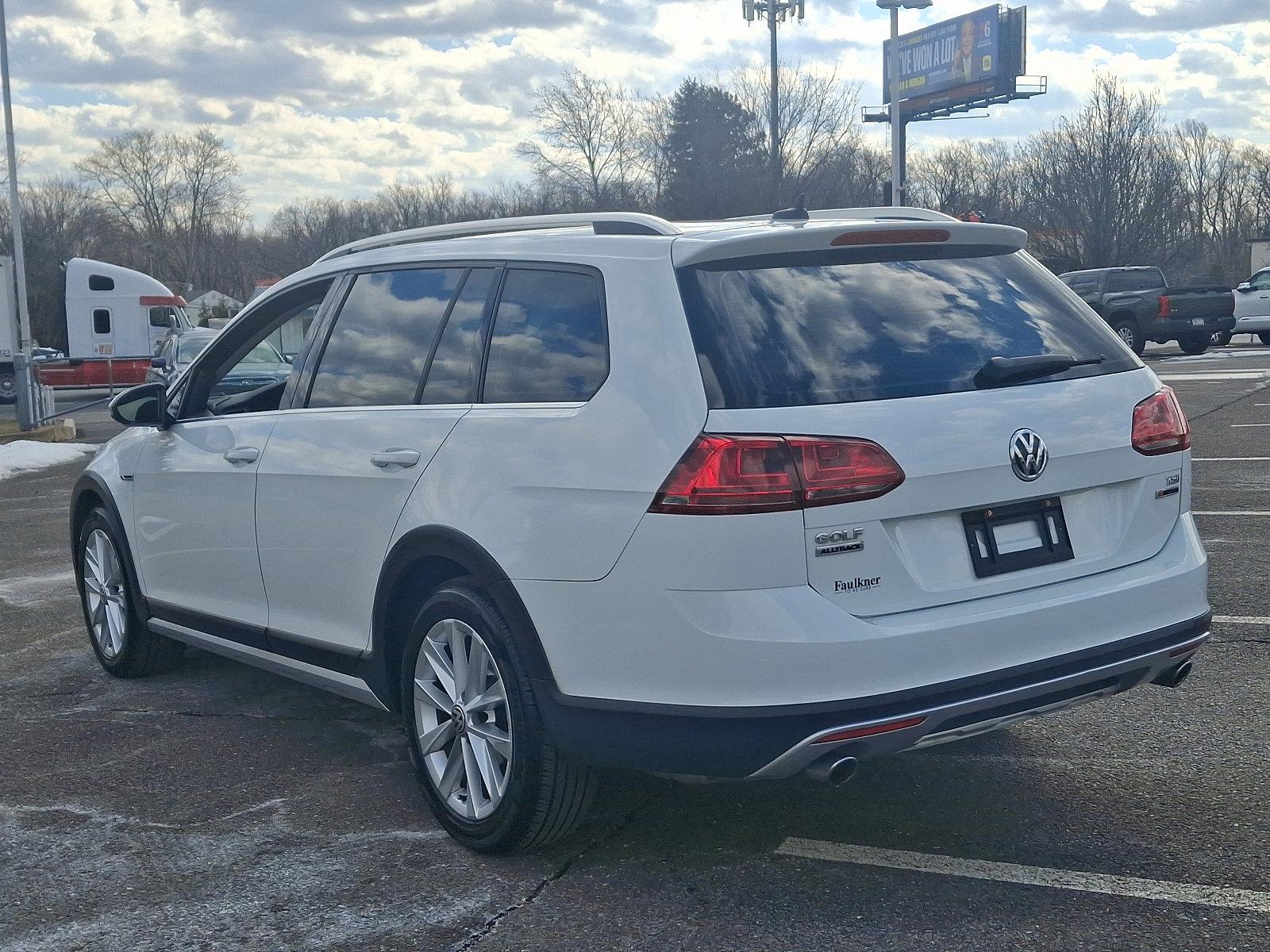 2017 Volkswagen Golf Alltrack Vehicle Photo in Trevose, PA 19053