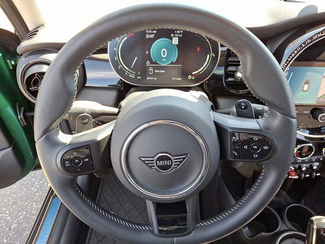 2024 MINI Hardtop 4 Door Vehicle Photo in DANBURY, CT 06810-5034