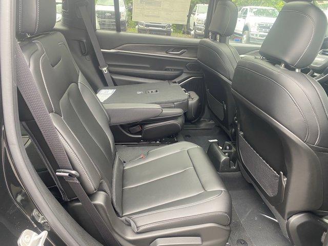 2025 Jeep Grand Cherokee L Vehicle Photo in Doylsetown, PA 18901