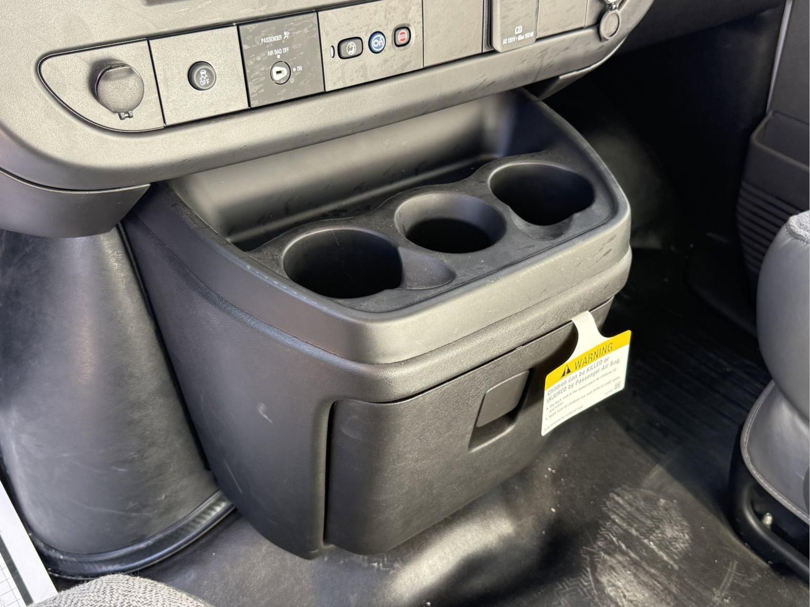 2024 Chevrolet Express Cutaway 3500 Vehicle Photo in GEORGETOWN, TX 78626-7508