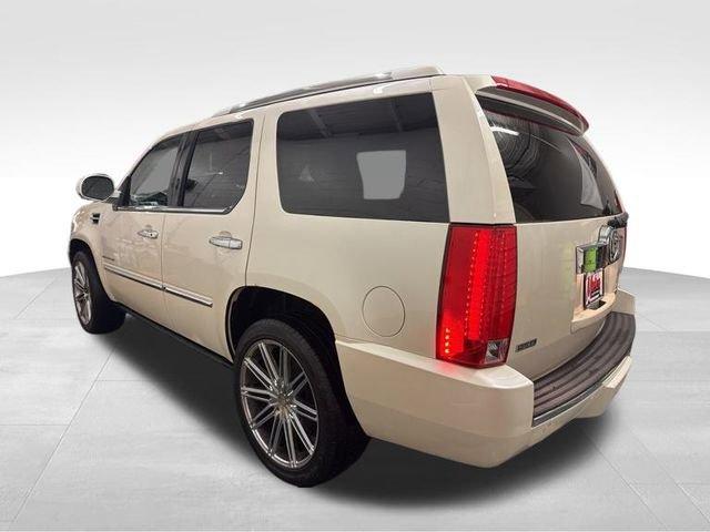 2012 Cadillac Escalade Vehicle Photo in MEDINA, OH 44256-9631