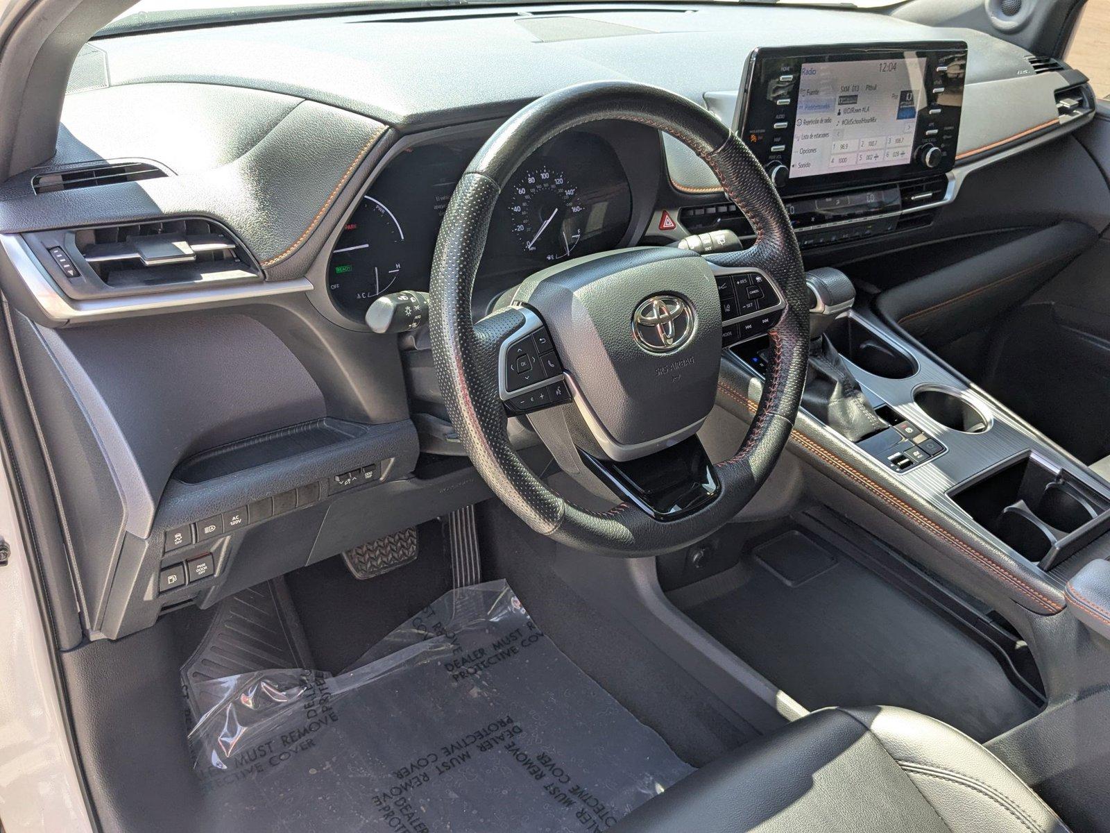 2022 Toyota Sienna Vehicle Photo in Pembroke Pines , FL 33084