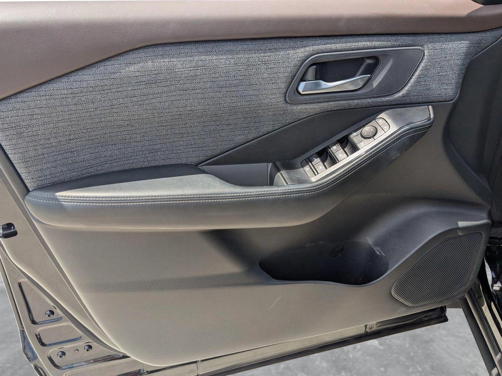 2023 Nissan Rogue Vehicle Photo in Pembroke Pines , FL 33084