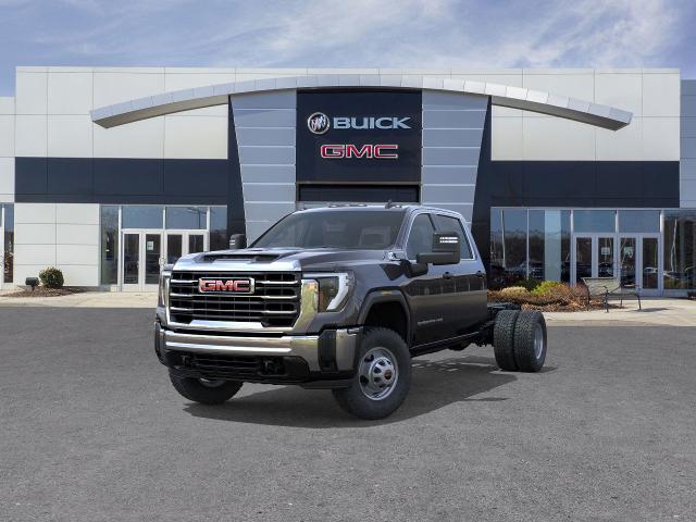 2025 GMC Sierra 3500 HD Chassis Cab Vehicle Photo in DANBURY, CT 06810-5034