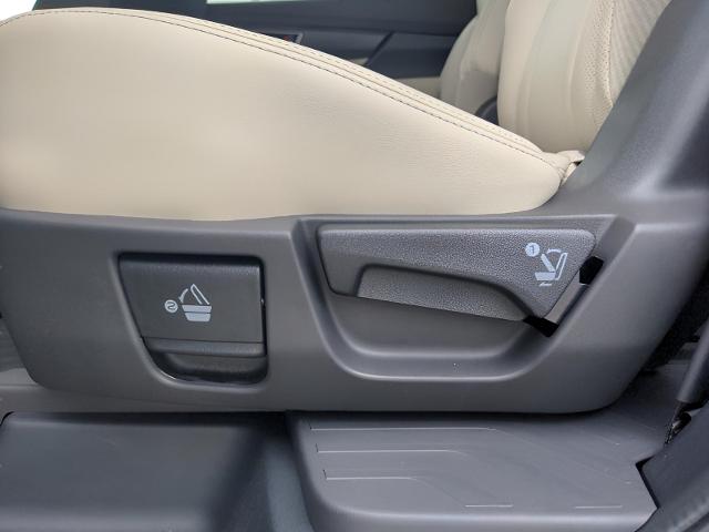 2025 Subaru Ascent Vehicle Photo in Green Bay, WI 54304