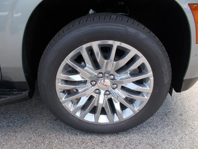 2025 GMC Yukon XL Vehicle Photo in LOWELL, MA 01852-4336