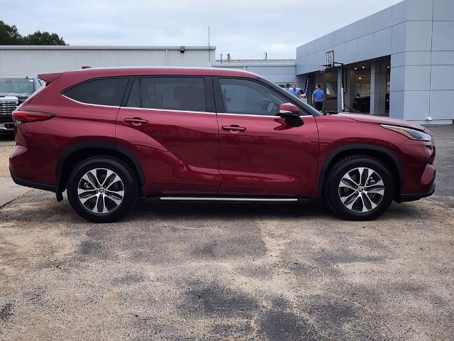 2022 Toyota Highlander Vehicle Photo in PARIS, TX 75460-2116