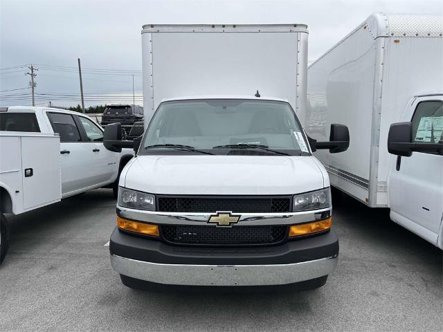 2023 Chevrolet Express Cutaway 3500 Vehicle Photo in ALCOA, TN 37701-3235