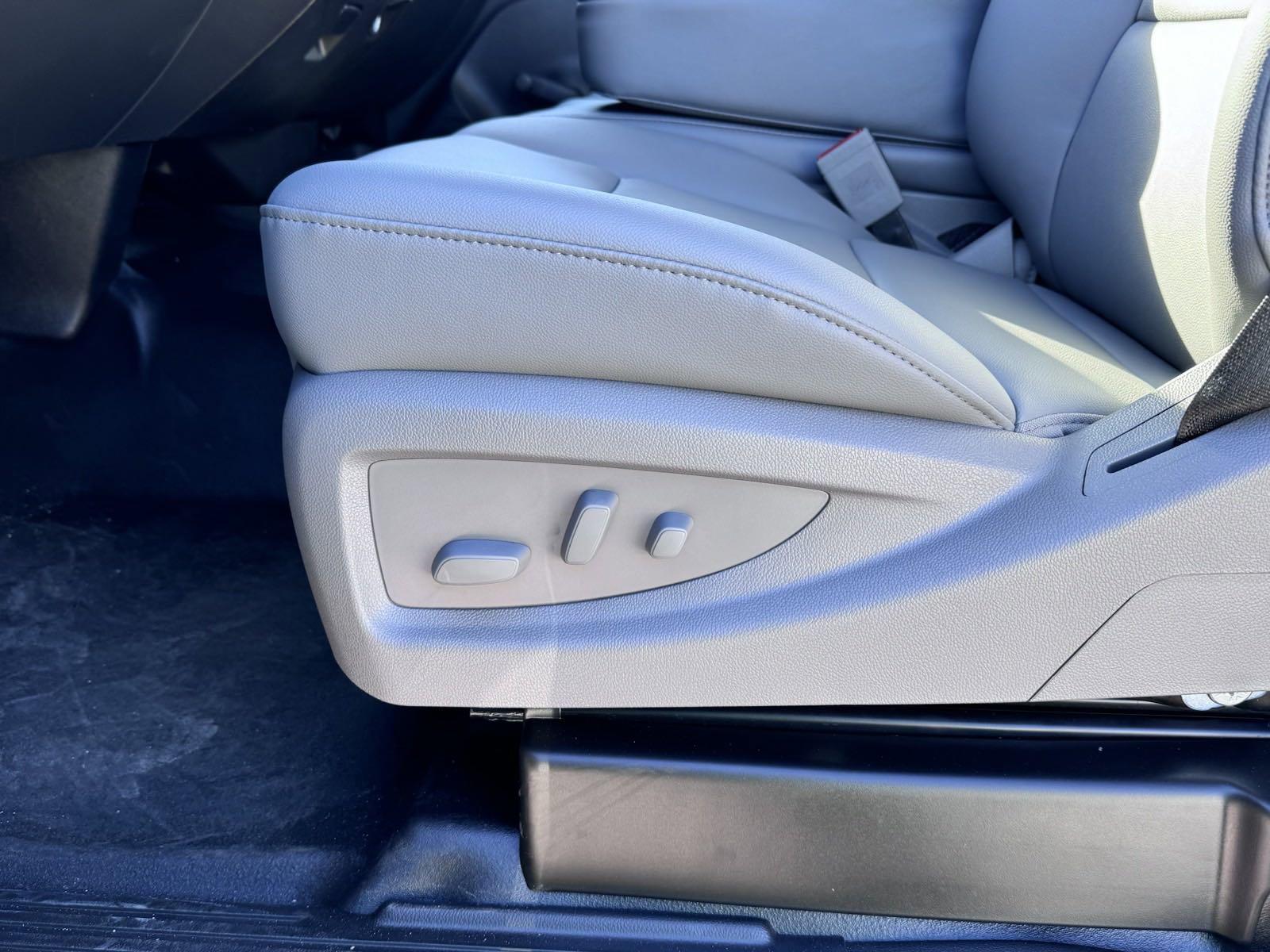 2024 Chevrolet Silverado 5500 HD Vehicle Photo in GEORGETOWN, TX 78626-7508