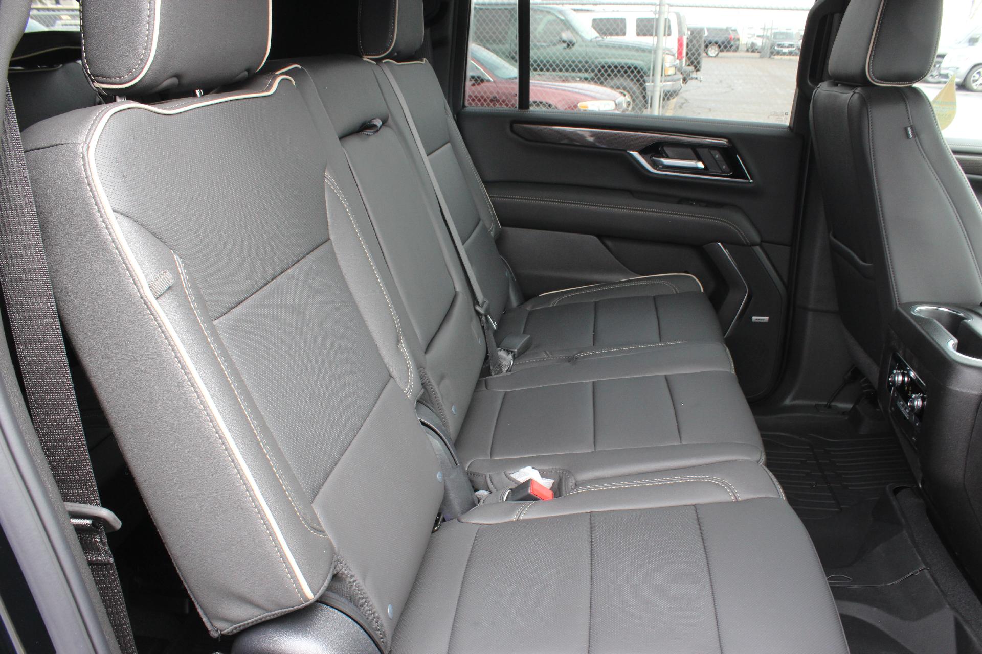 2025 GMC Yukon XL Vehicle Photo in AURORA, CO 80012-4011