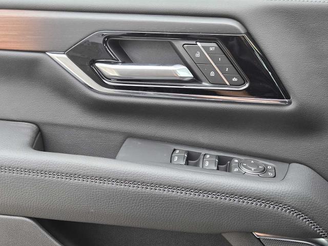 2025 GMC Yukon Vehicle Photo in DALLAS, TX 75209-3016