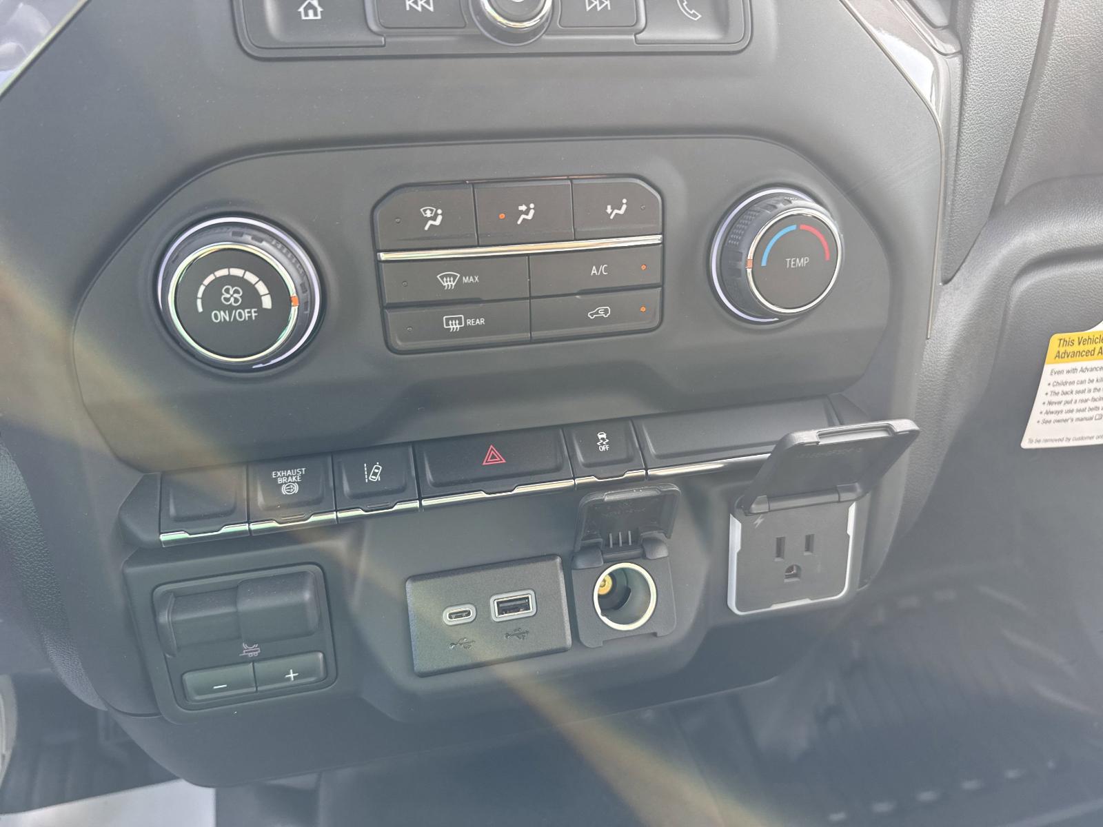 2025 Chevrolet Silverado 3500 HD Chassis Cab Vehicle Photo in GEORGETOWN, TX 78626-7508