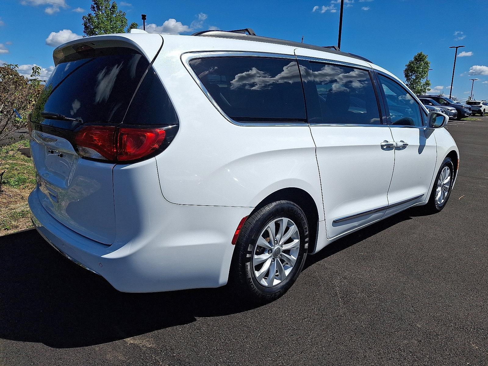 2017 Chrysler Pacifica Vehicle Photo in Easton, PA 18045