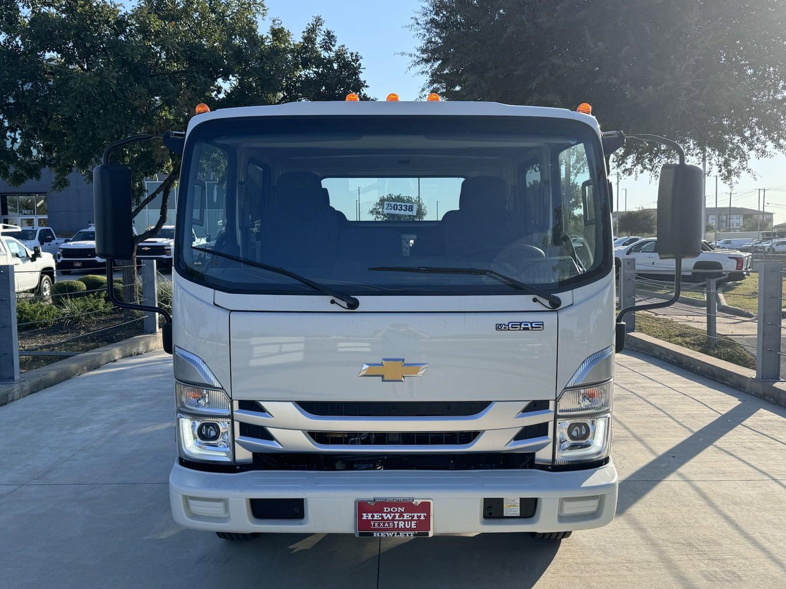 2025 Chevrolet Low Cab Forward 5500 XG Vehicle Photo in GEORGETOWN, TX 78626-7508